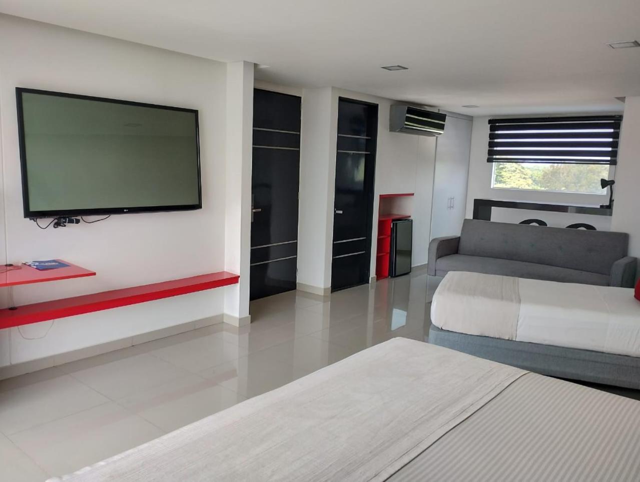Hotel Blue 66 Кали Екстериор снимка